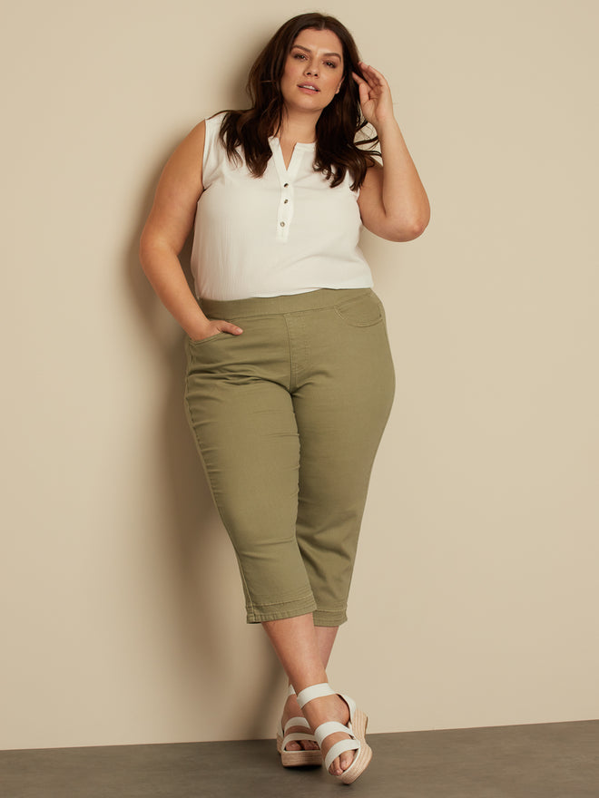 Straight pull on denim capri Claire France