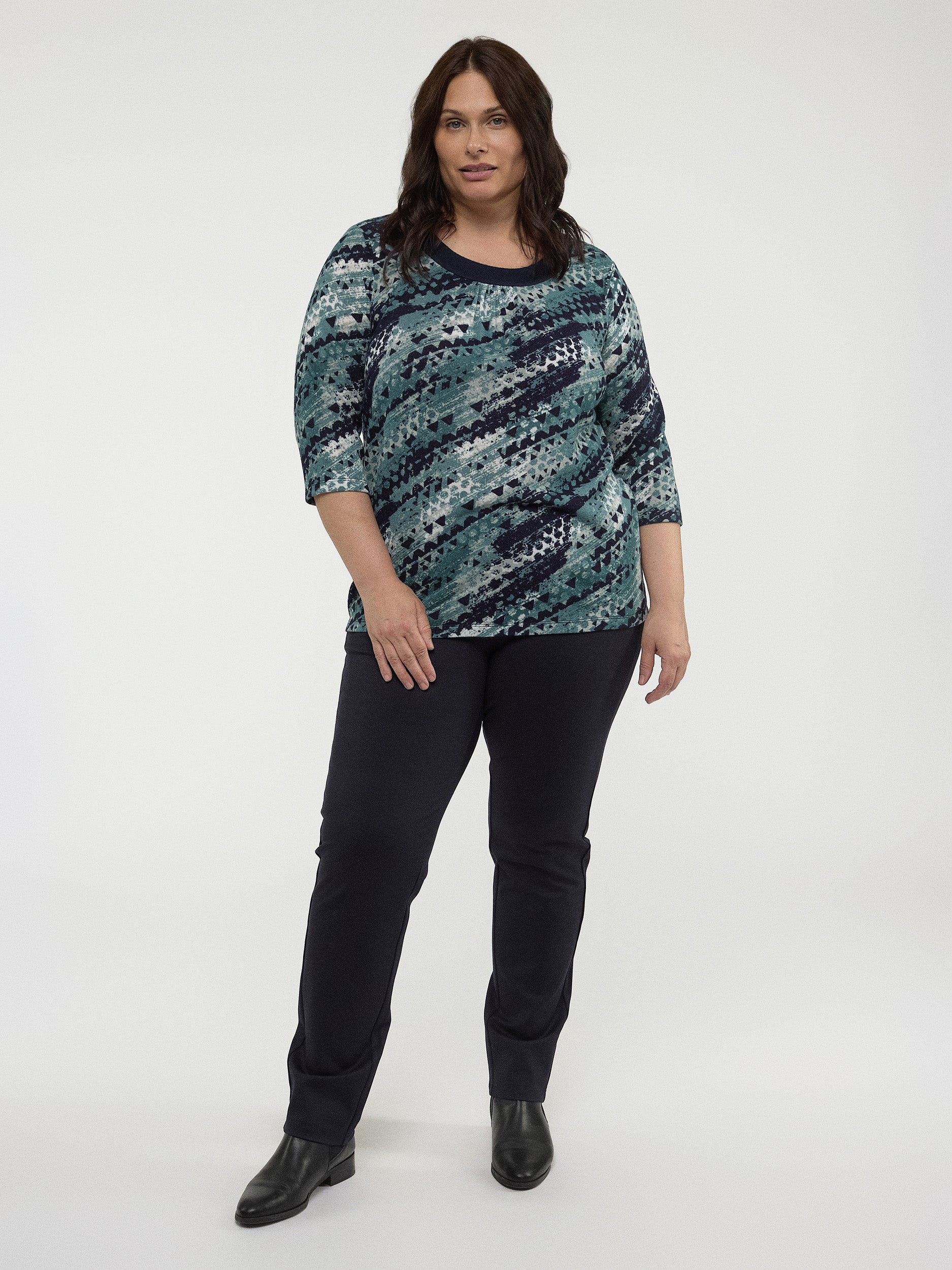 21-3424, 3x, Claire France