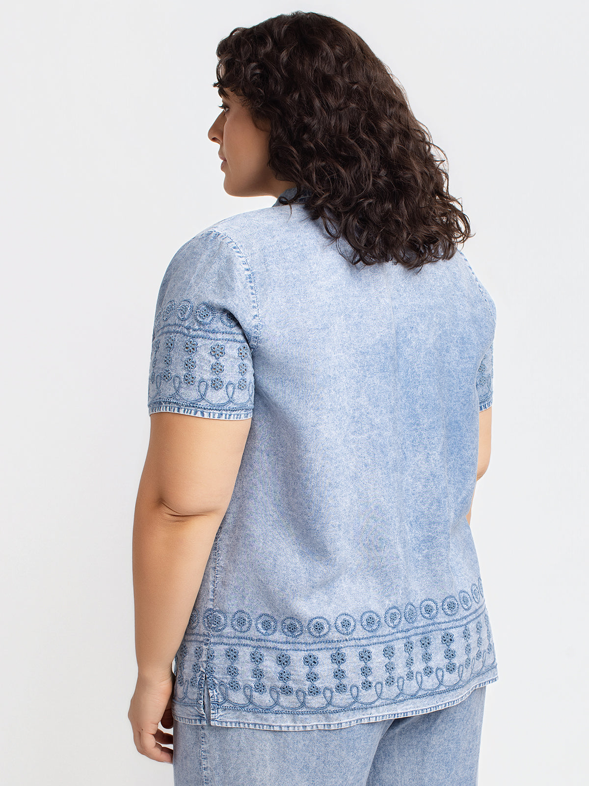 Blouse ample à manches courtes avec boutons