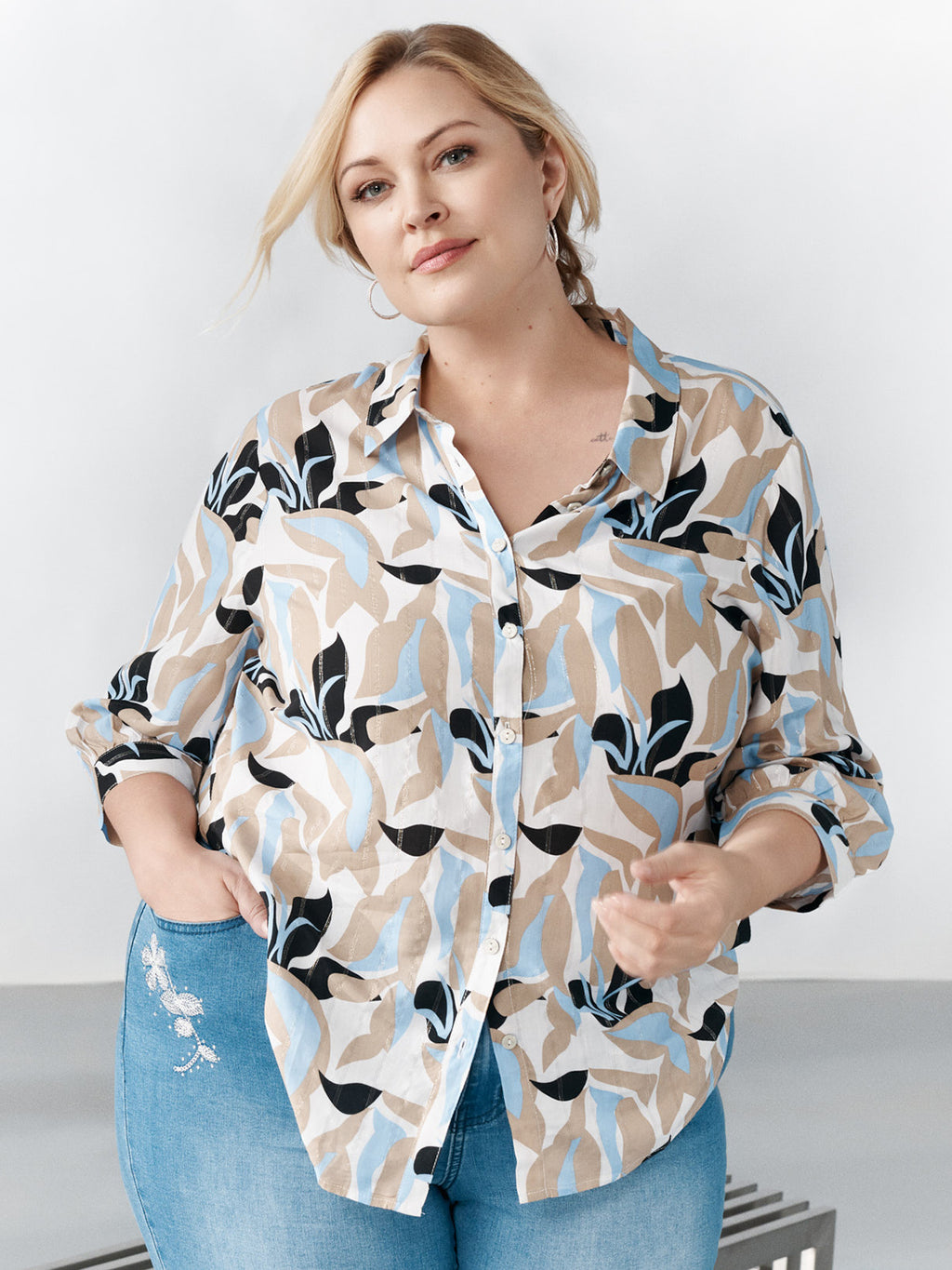 3/4-sleeve blouse with buttons – Claire France