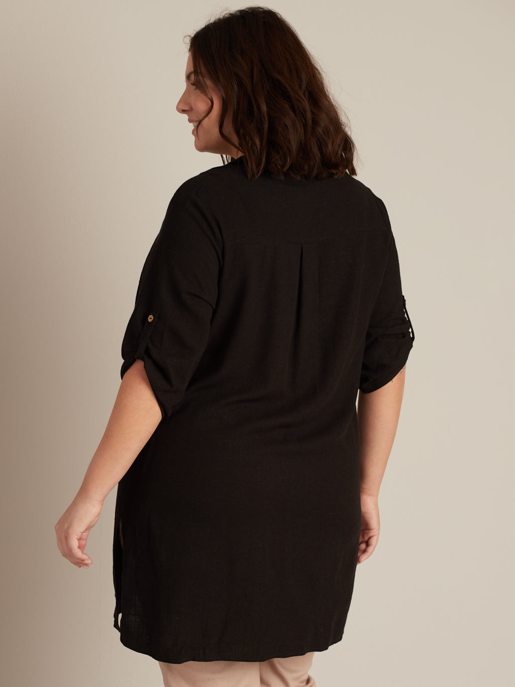3/4-sleeve semi-fitted tunic with buttons