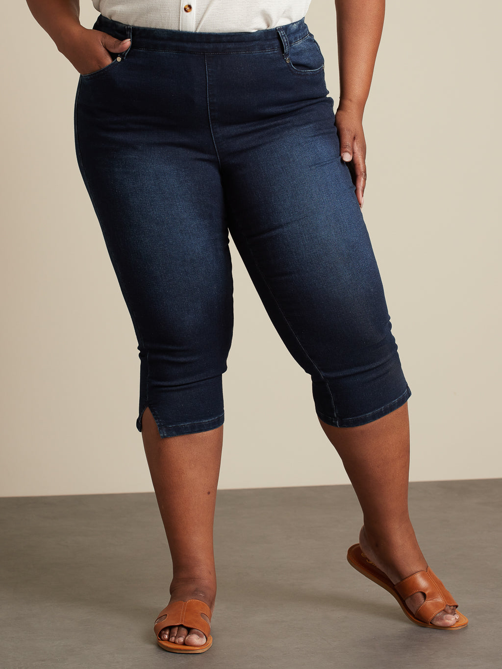 Pull-on skinny denim capri