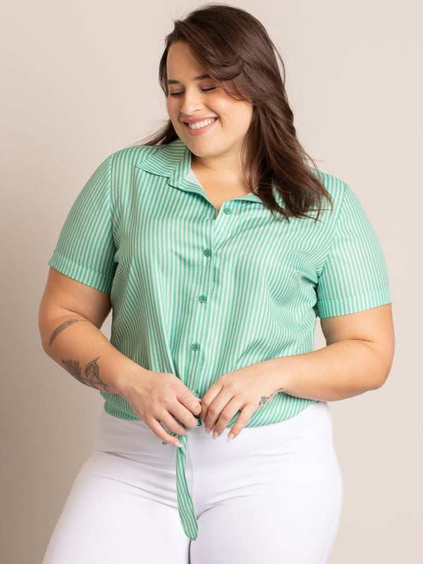 Blouse semi-ajustée à manches courtes avec boutons