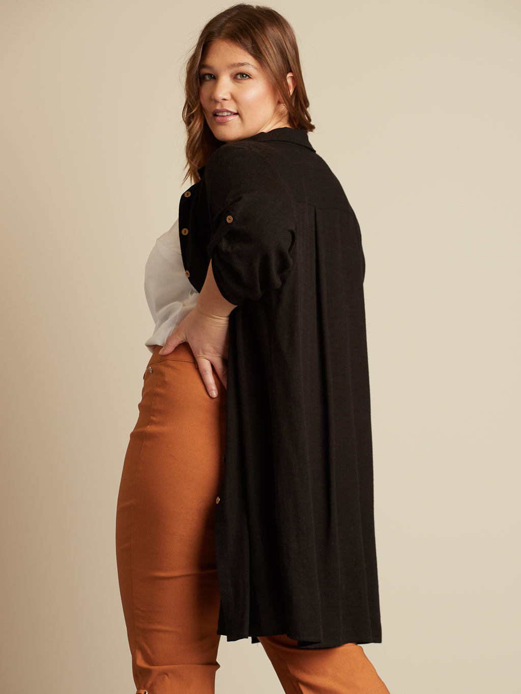 3/4-sleeve semi-fitted tunic with buttons