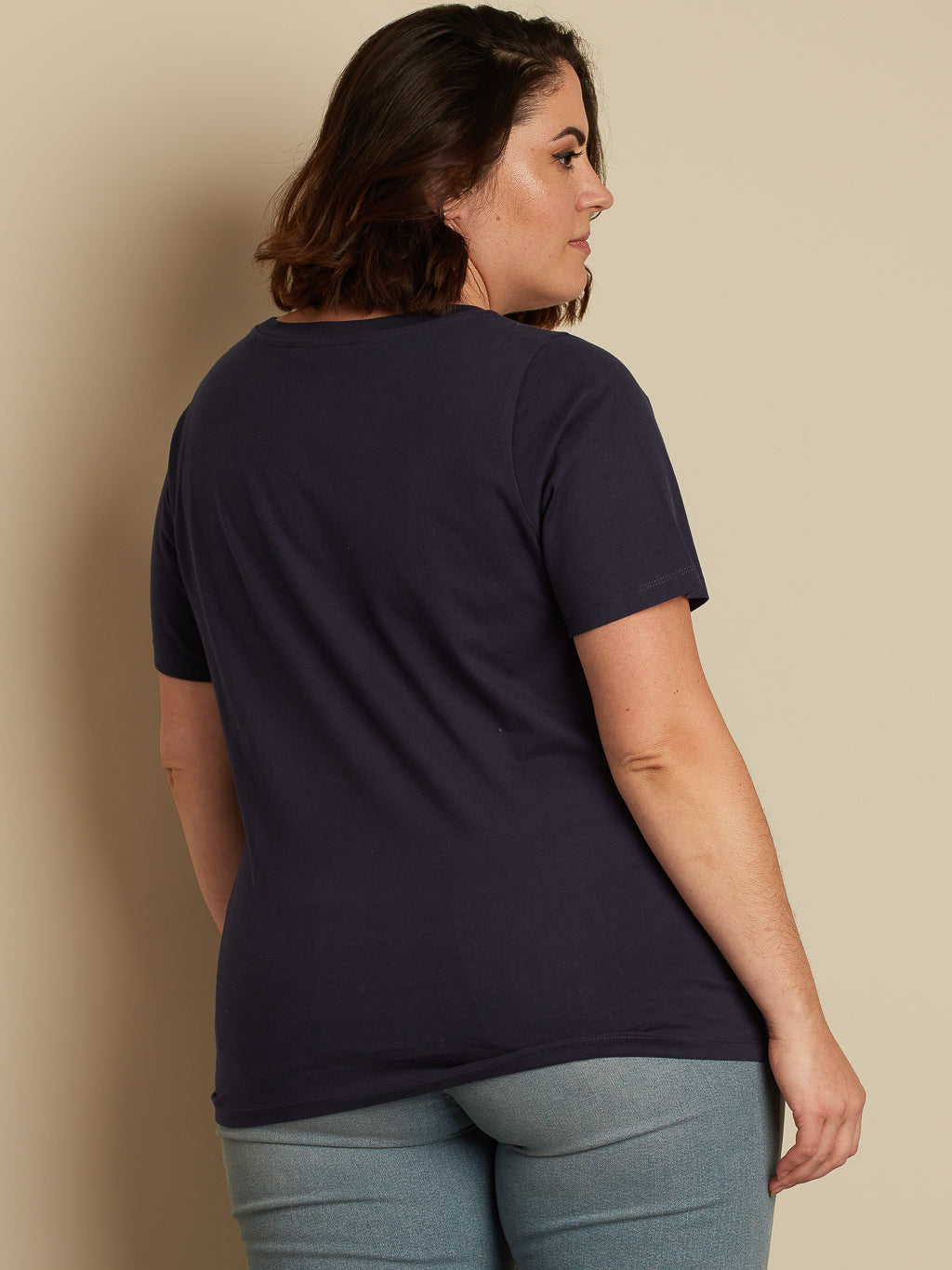 Short-sleeve semi-fitted t-shirt
