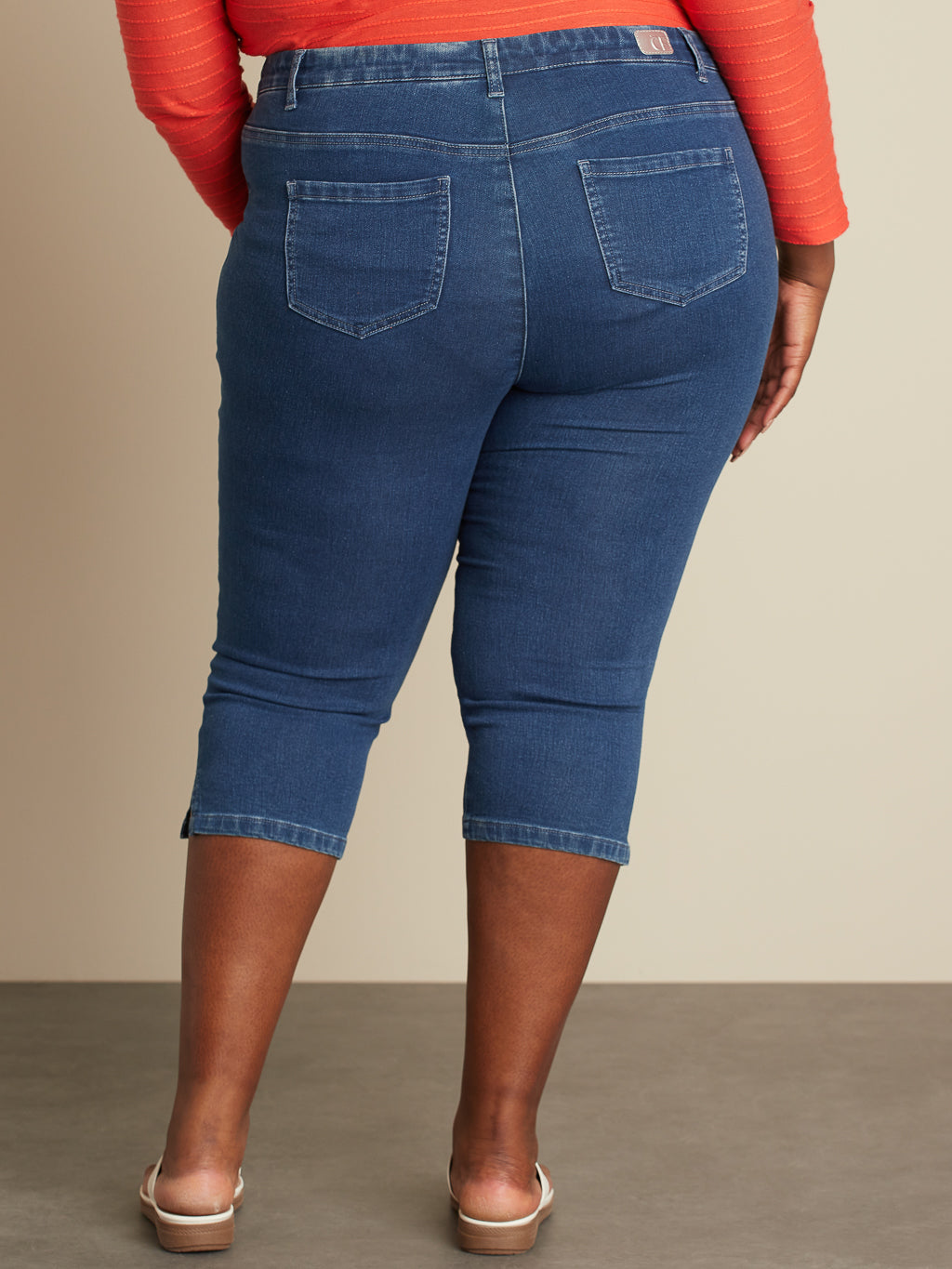 Pull-on skinny denim capri