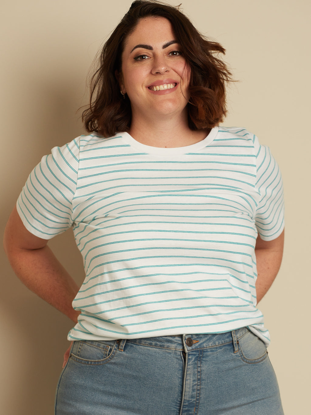 Short-sleeve semi-fitted t-shirt