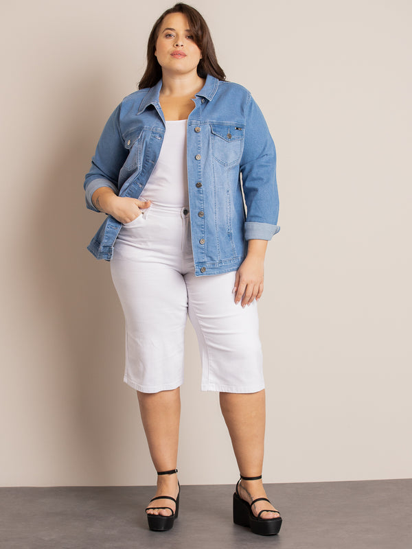 Semi-fitted denim jacket