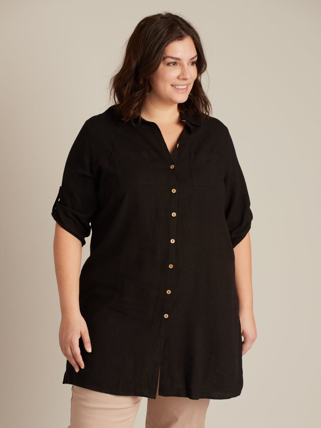3/4-sleeve semi-fitted tunic with buttons