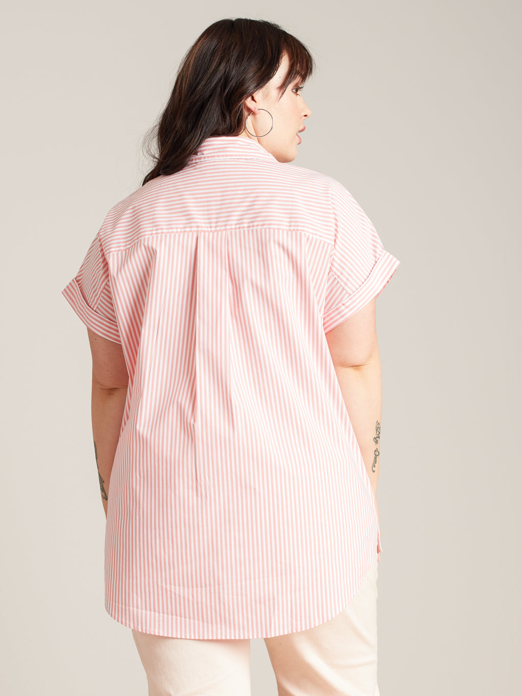 Short-sleeve loose tunic with buttons