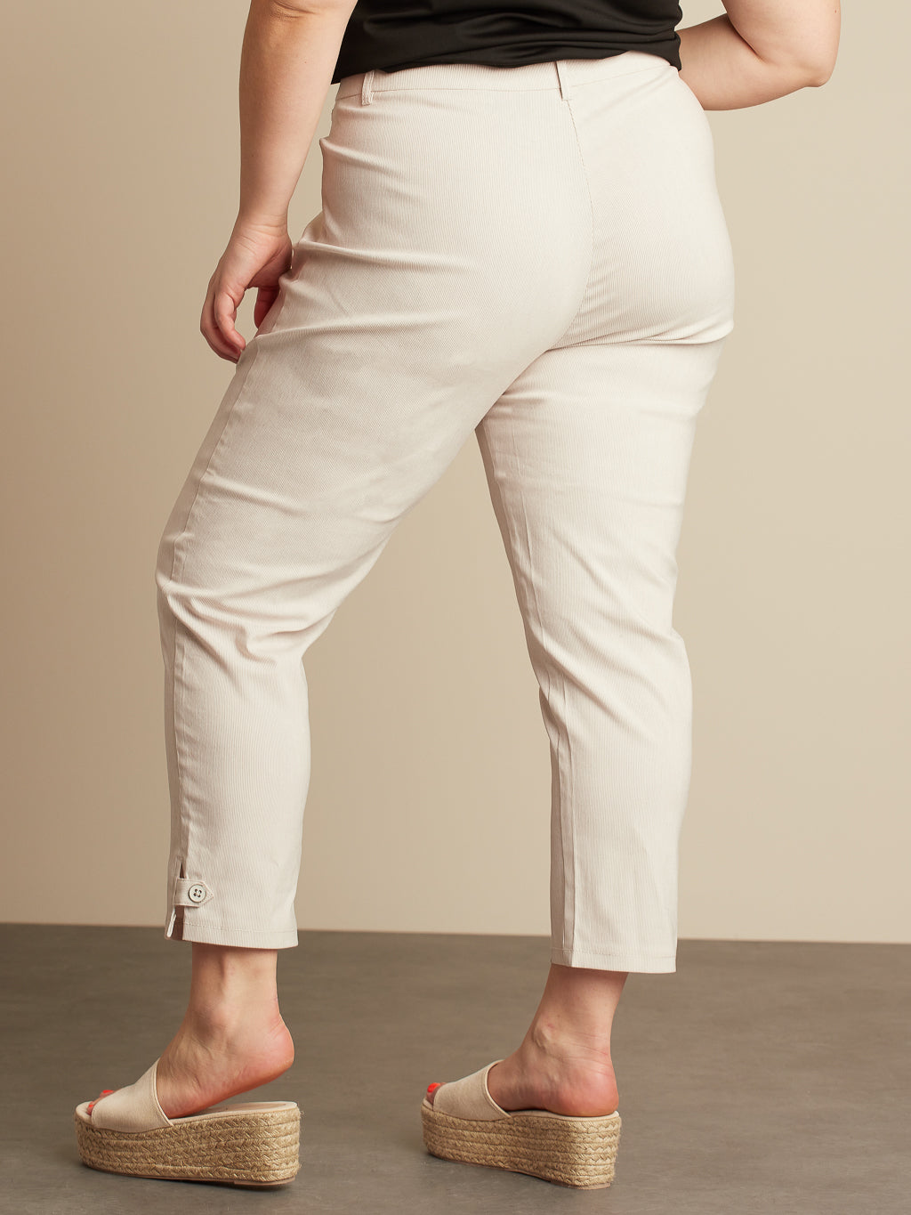 Semi-fitted 7/8 pant
