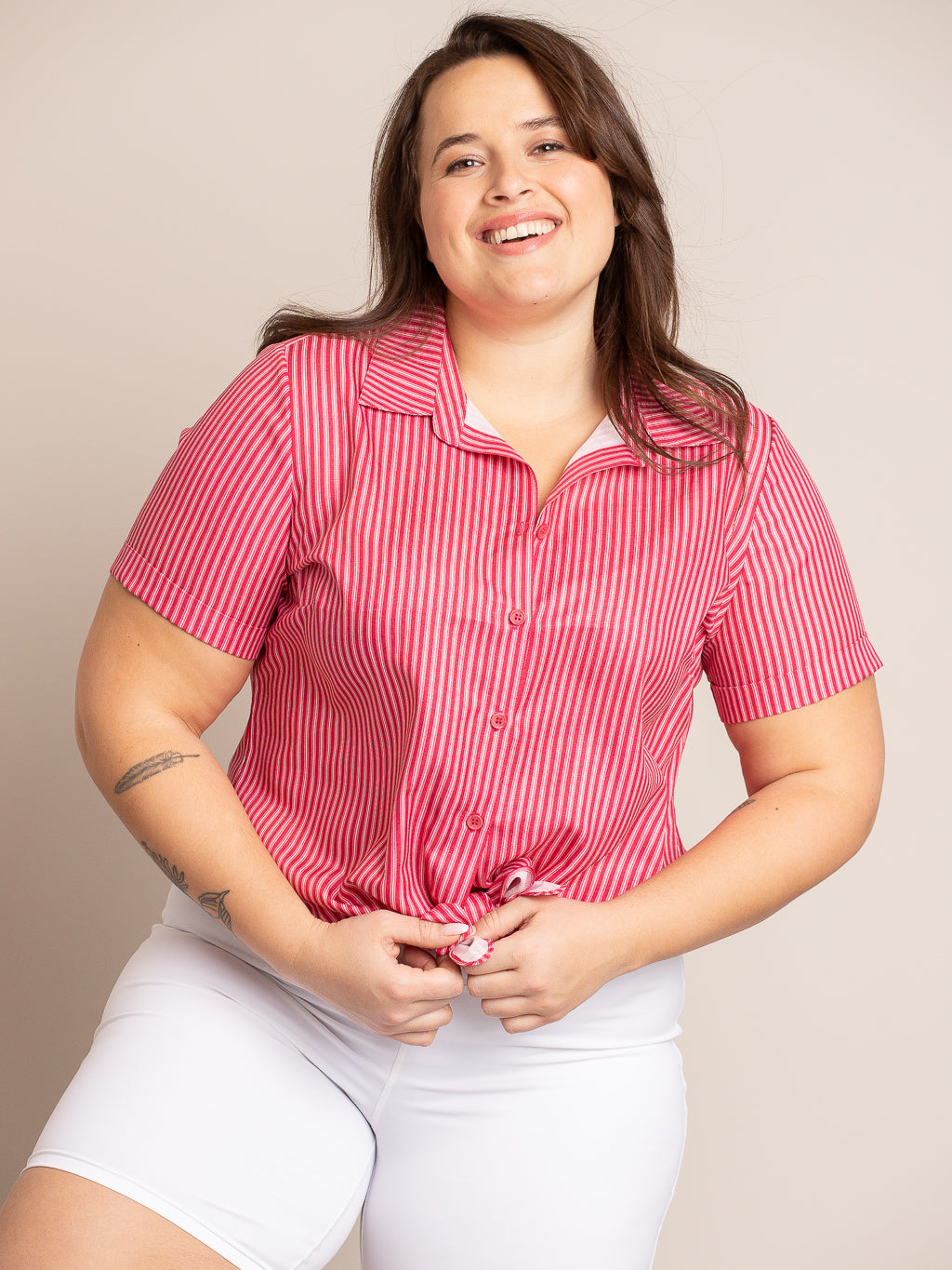 Blouse semi-ajustée à manches courtes avec boutons