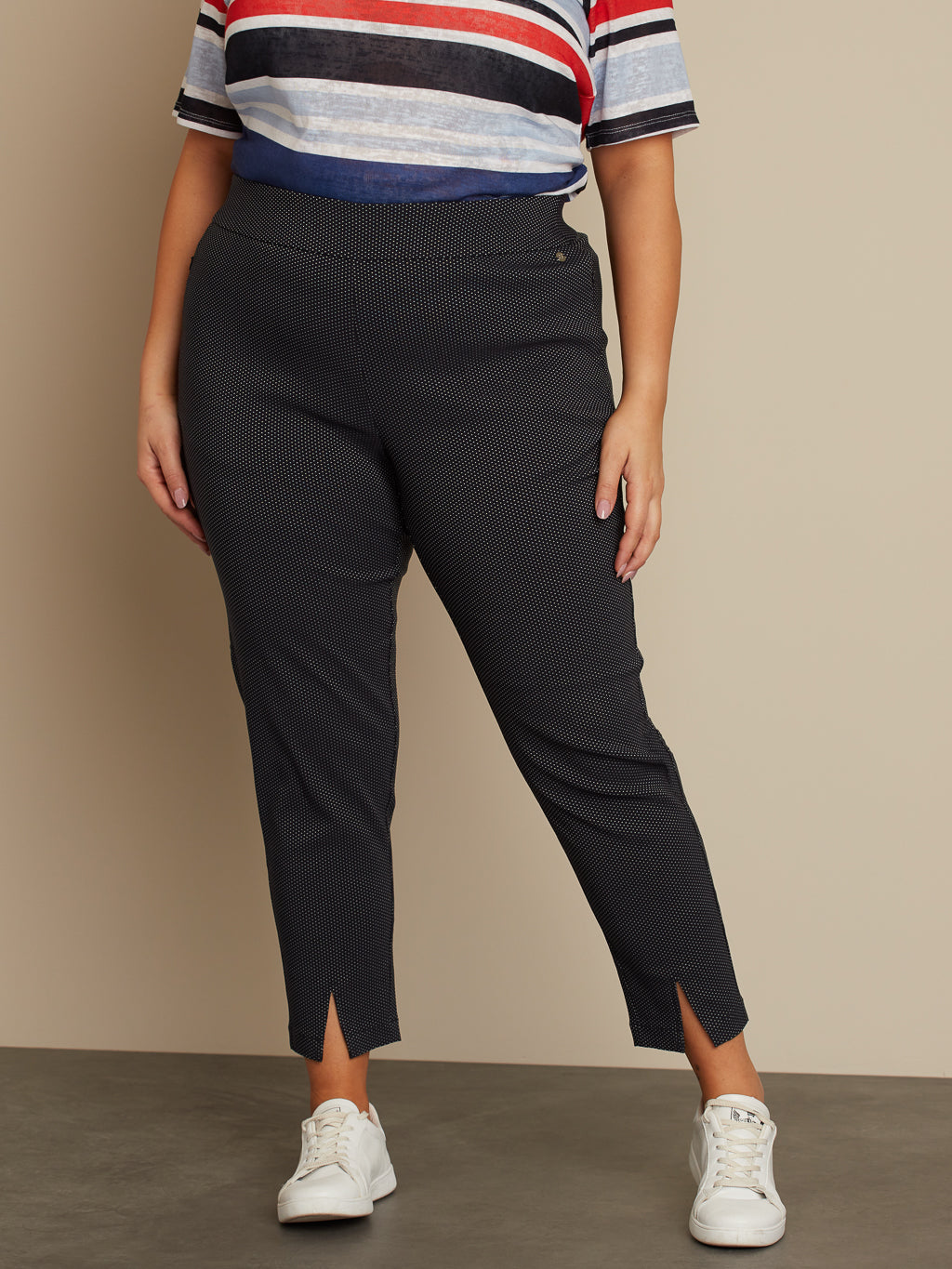 Slim fitted pull-on ankle pant