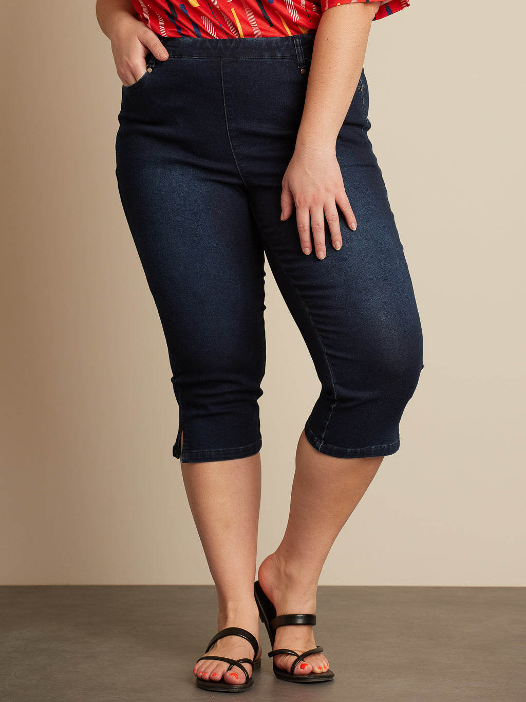 Pull-on skinny denim capri