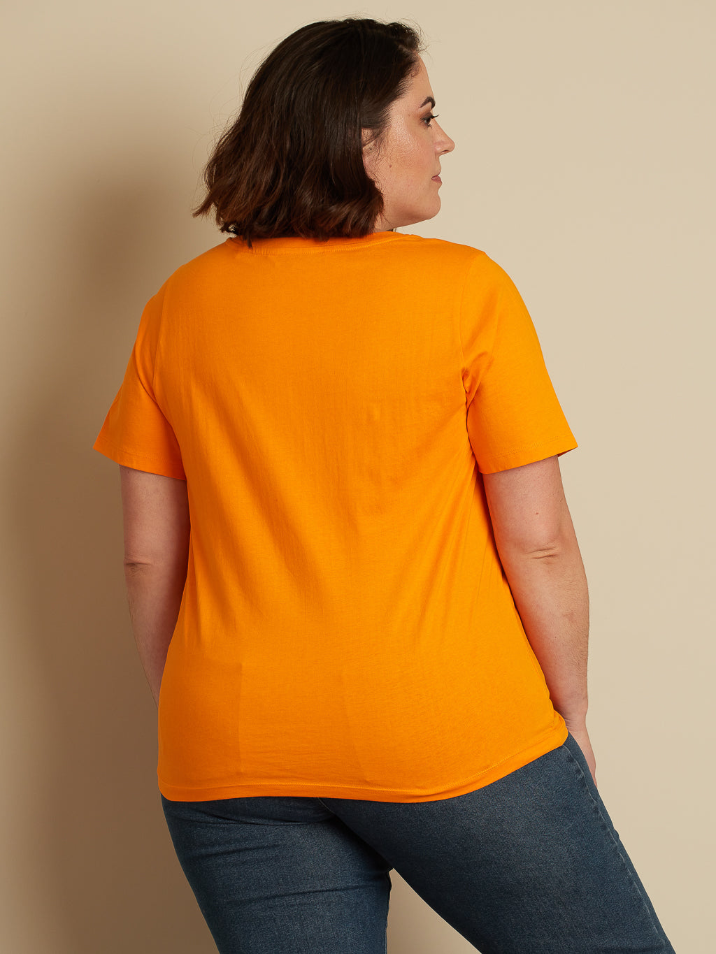 Short-sleeve semi-fitted t-shirt