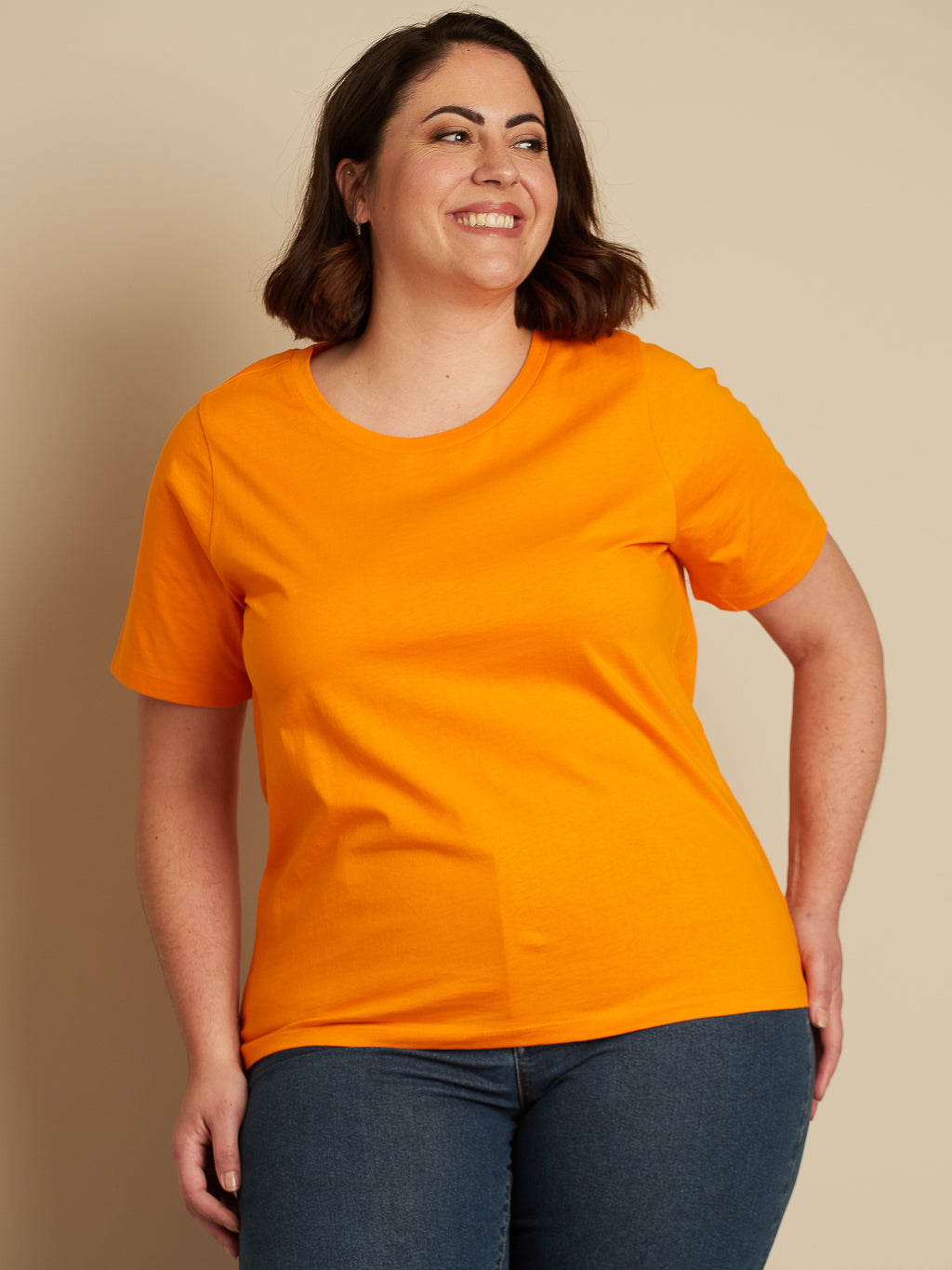 Short-sleeve semi-fitted t-shirt