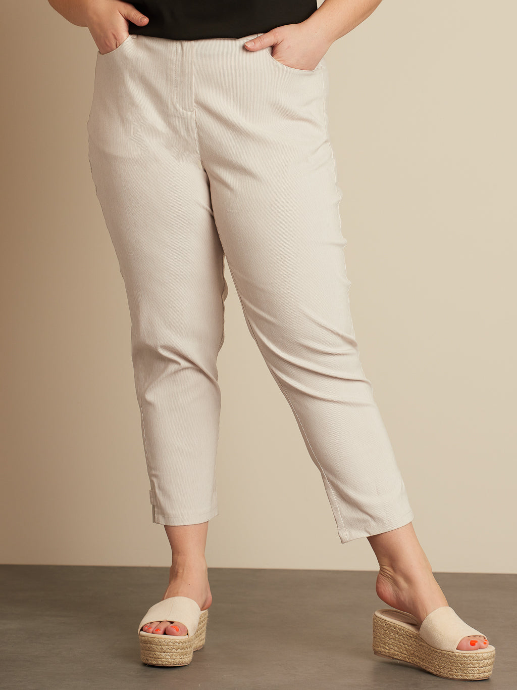Semi-fitted 7/8 pant