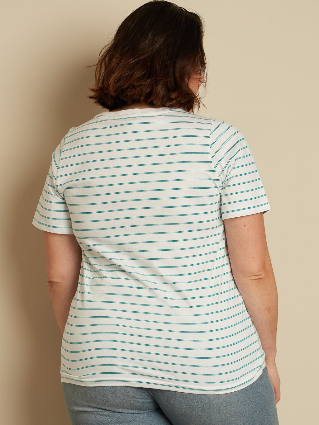 Short-sleeve semi-fitted t-shirt