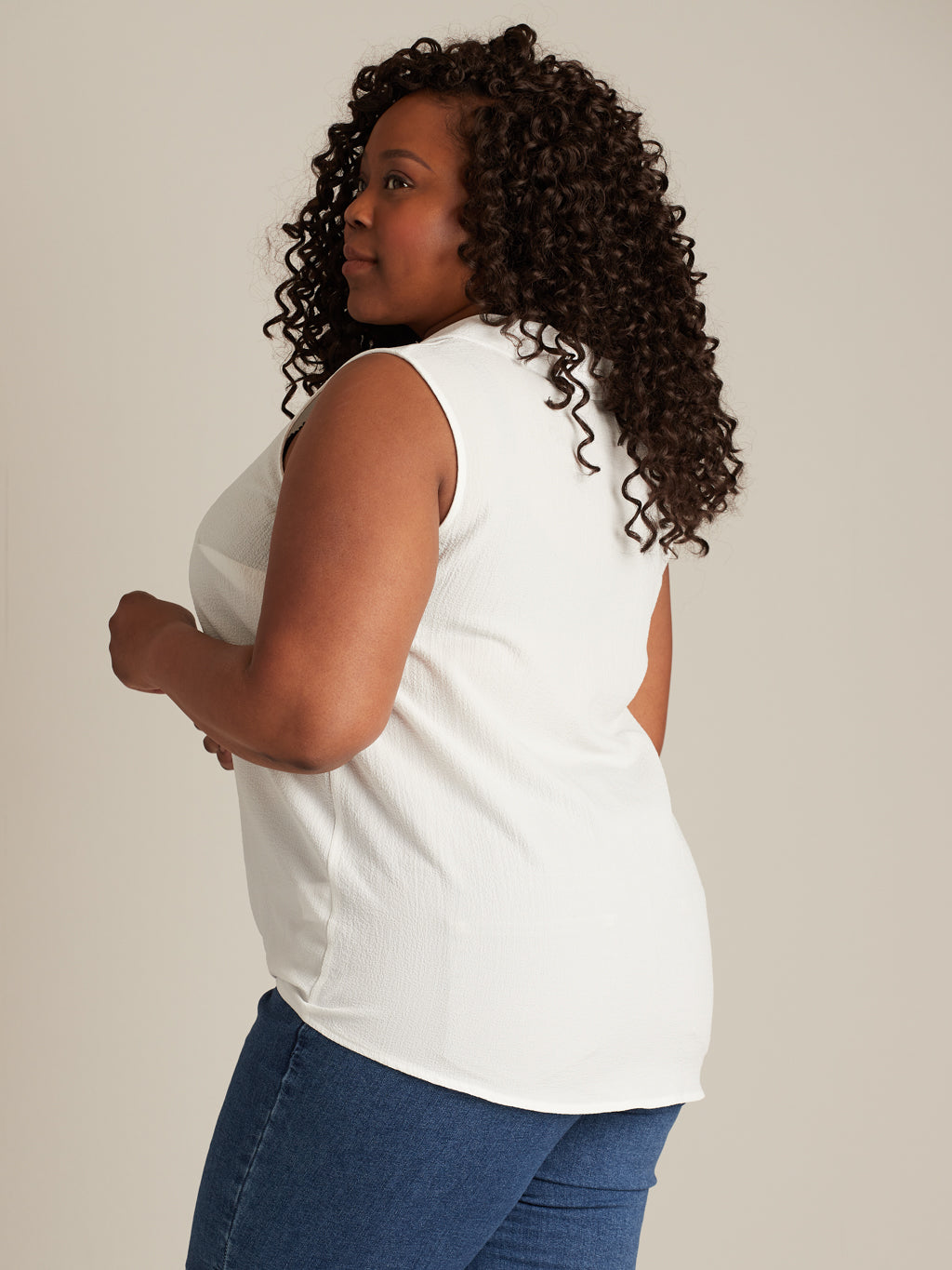 Blouse sans manches semi-ajustée avec boutons