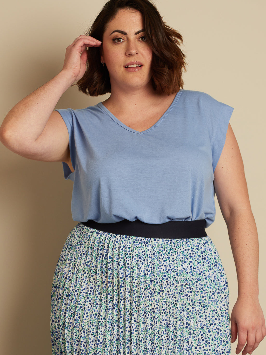 Semi-fitted fluid t-shirt