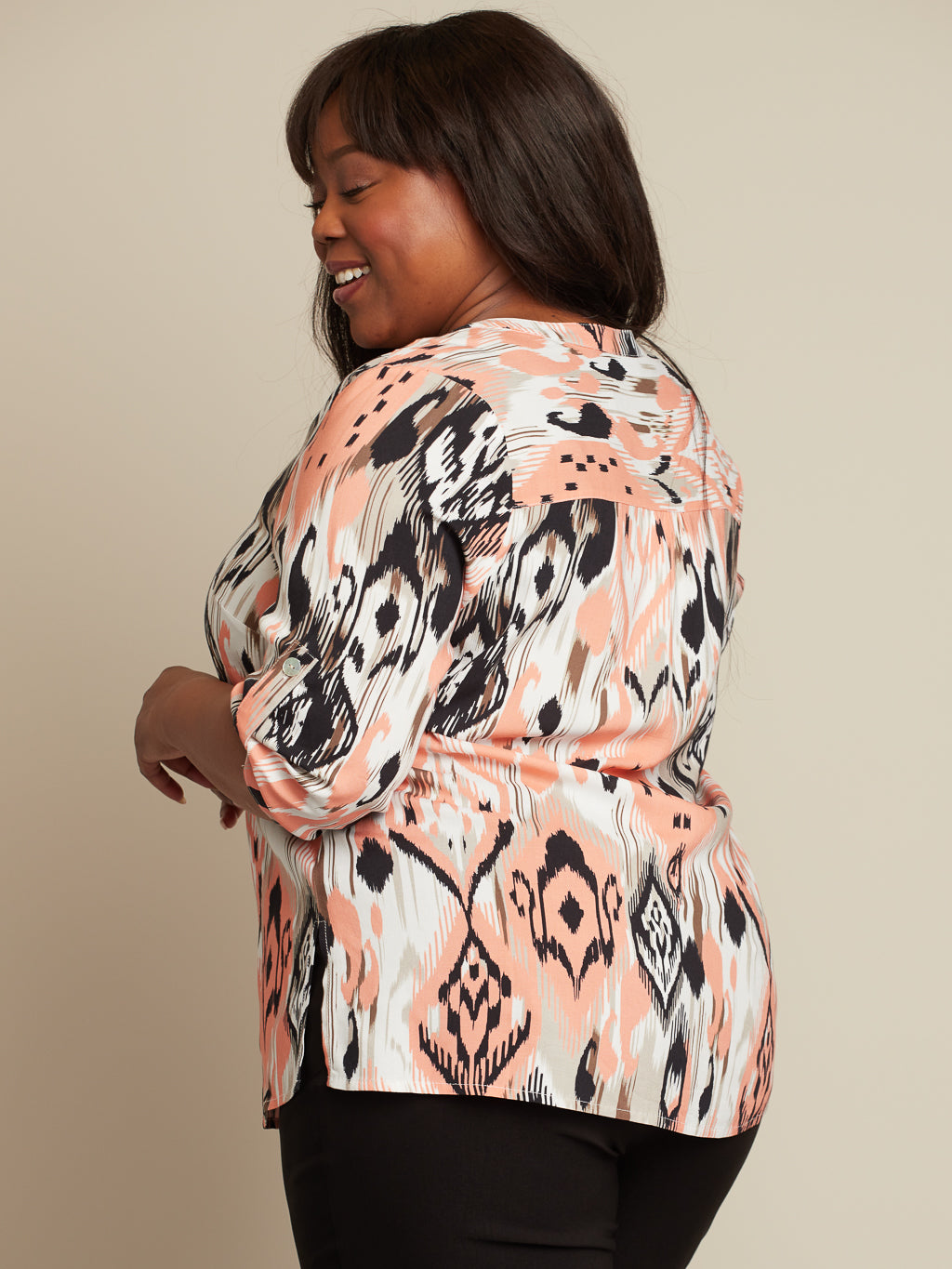 3/4-sleeve semi-fitted blouse