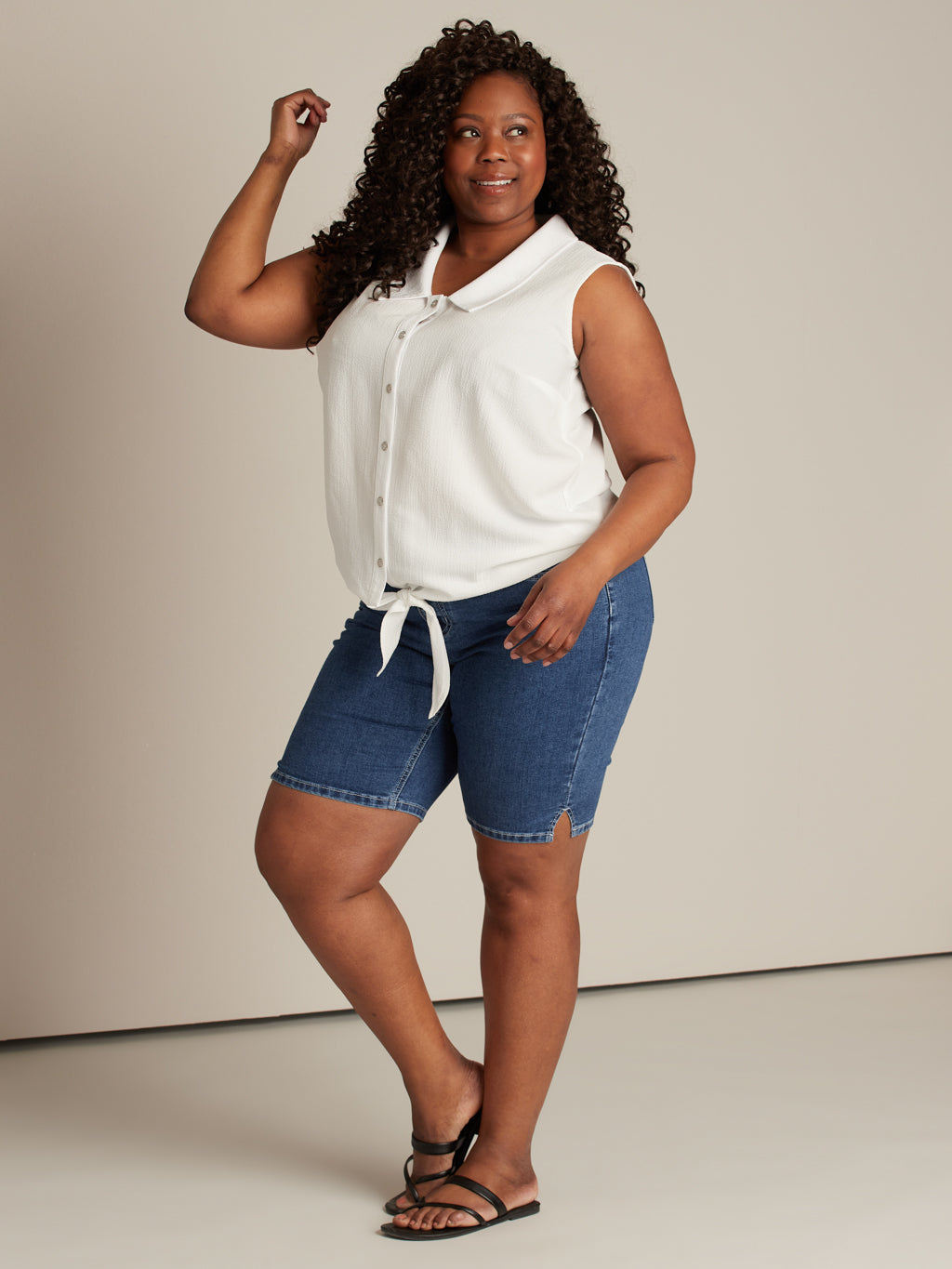 Blouse sans manches semi-ajustée avec boutons