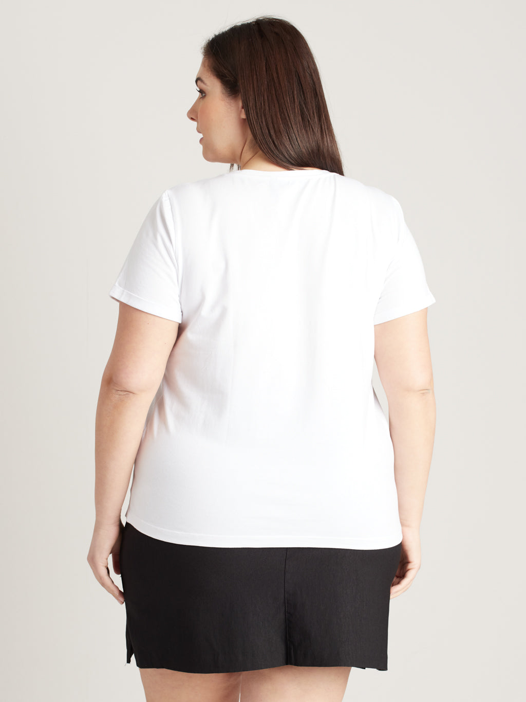 Short-sleeve semi-fitted t-shirt