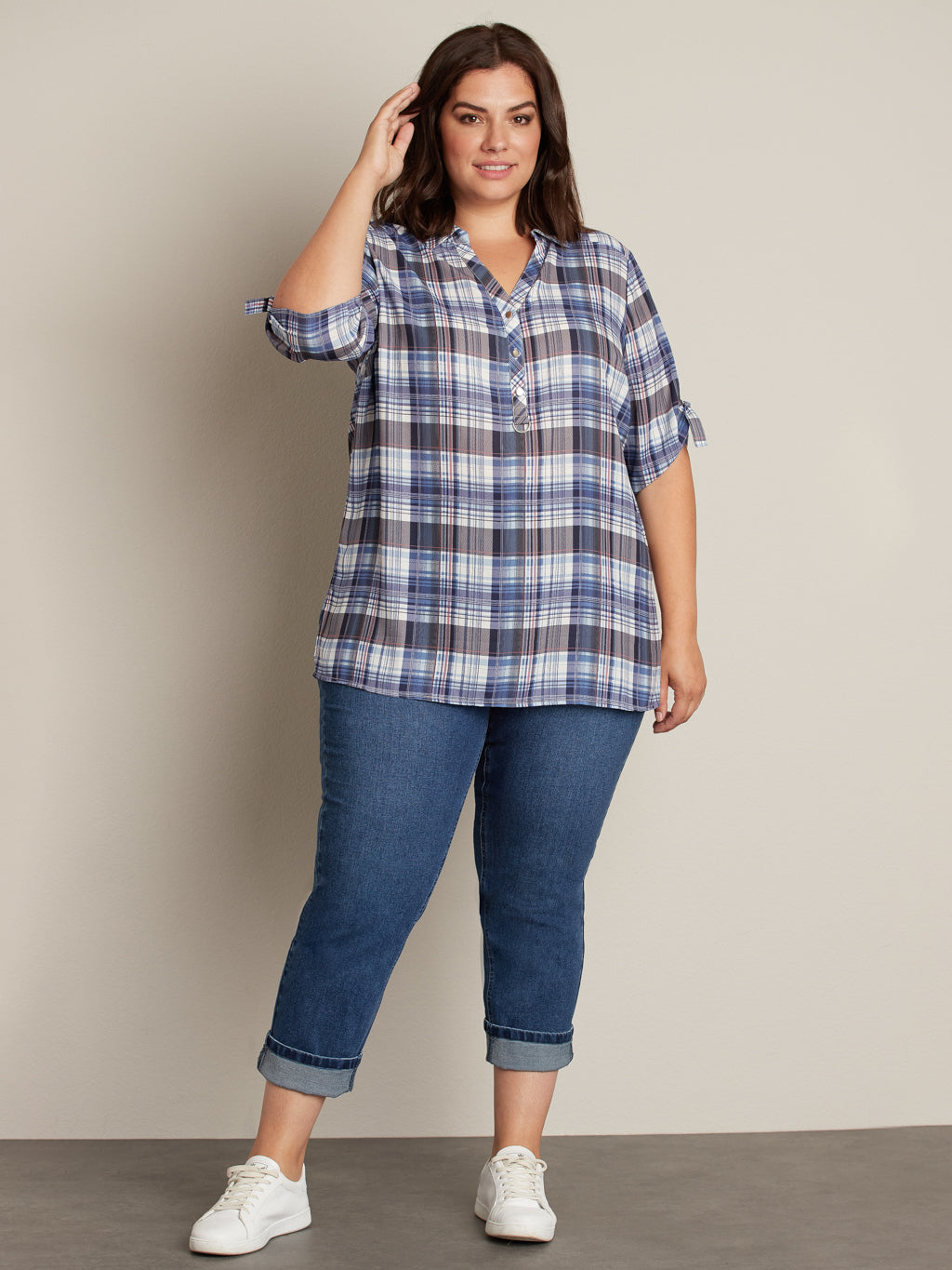 3/4-sleeve semi-fitted blouse