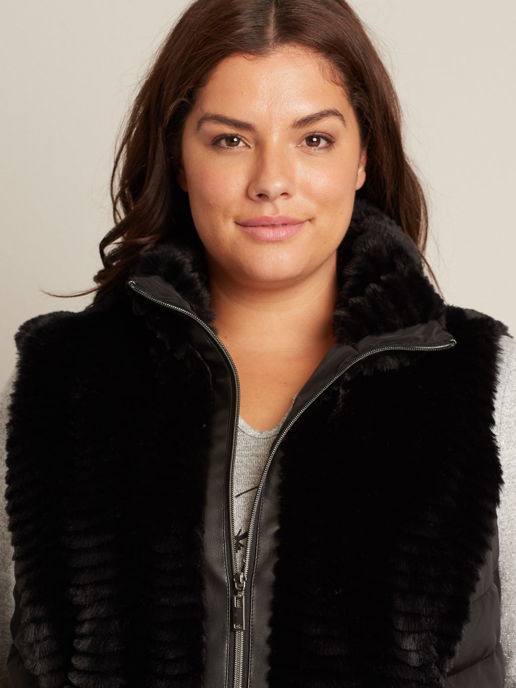 Sleeveless puffer jacket with faux-fur