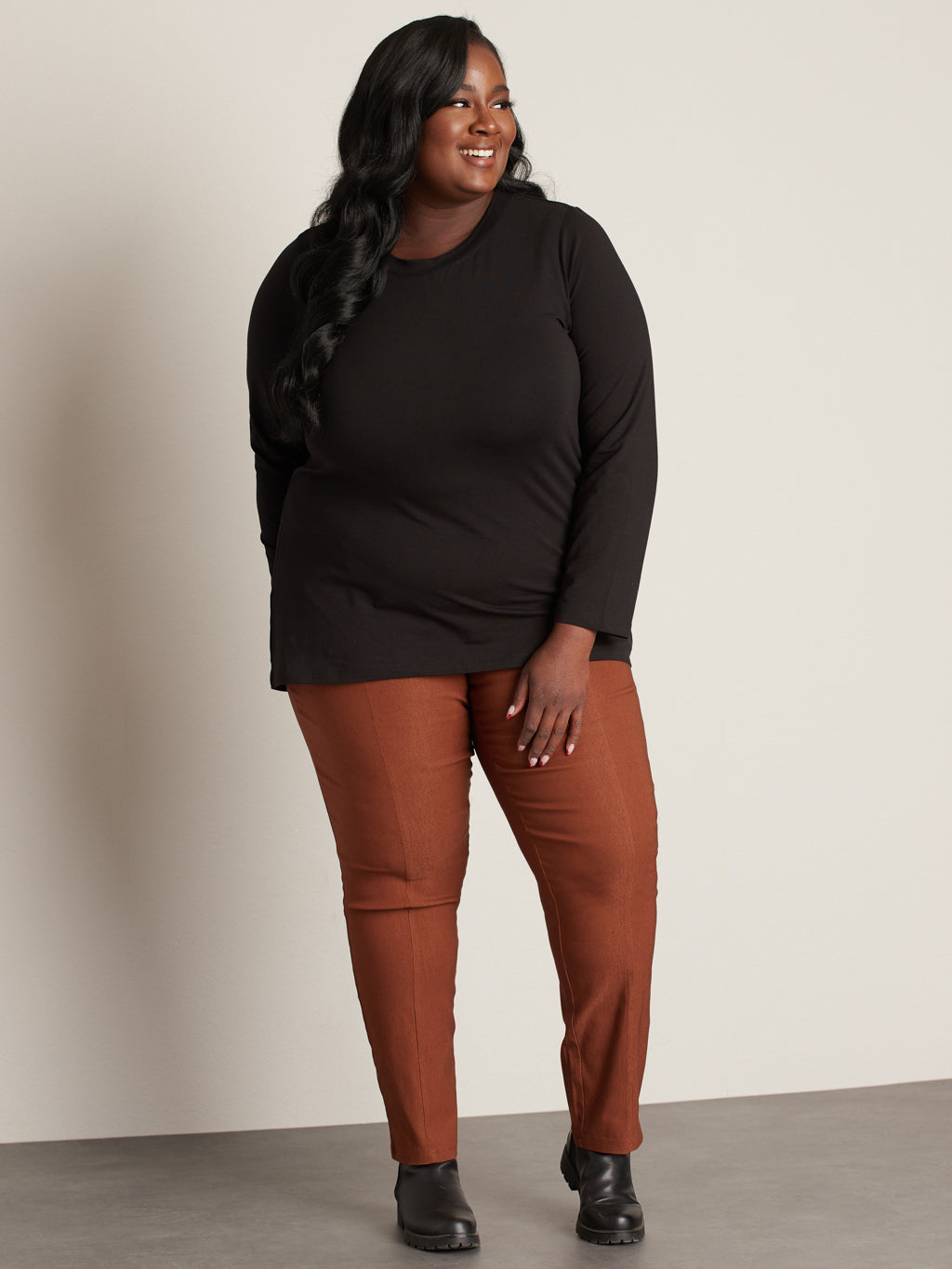 Long-sleeve semi-fitted t-shirt