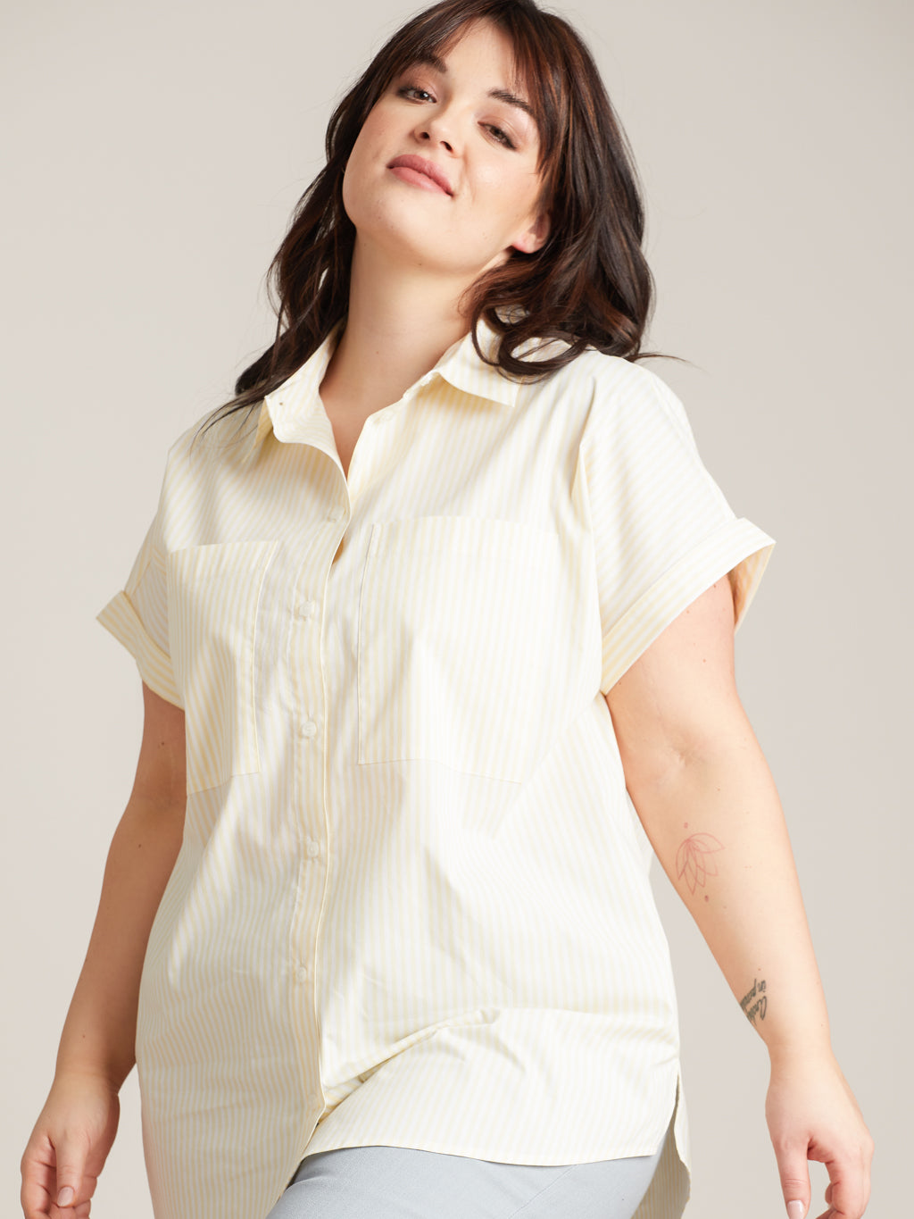 Short-sleeve loose tunic with buttons