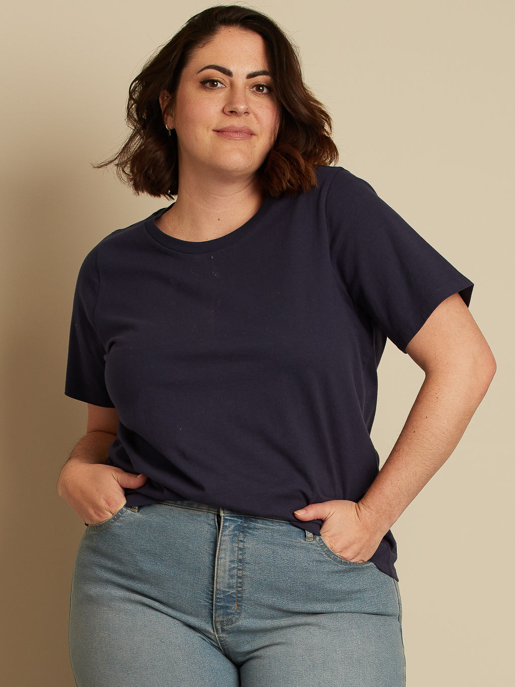 Short-sleeve semi-fitted t-shirt