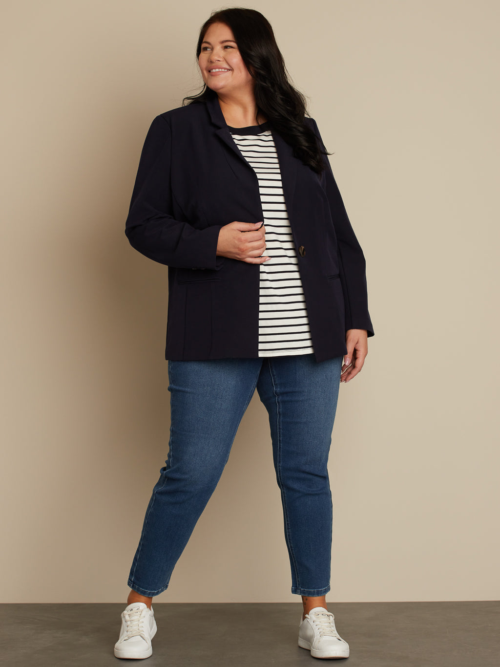 Semi-fitted blazer