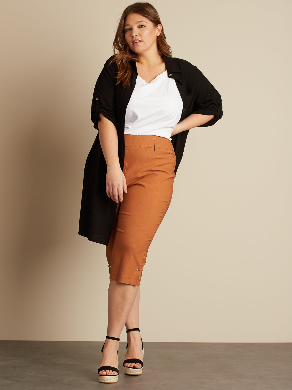 3/4-sleeve semi-fitted tunic with buttons