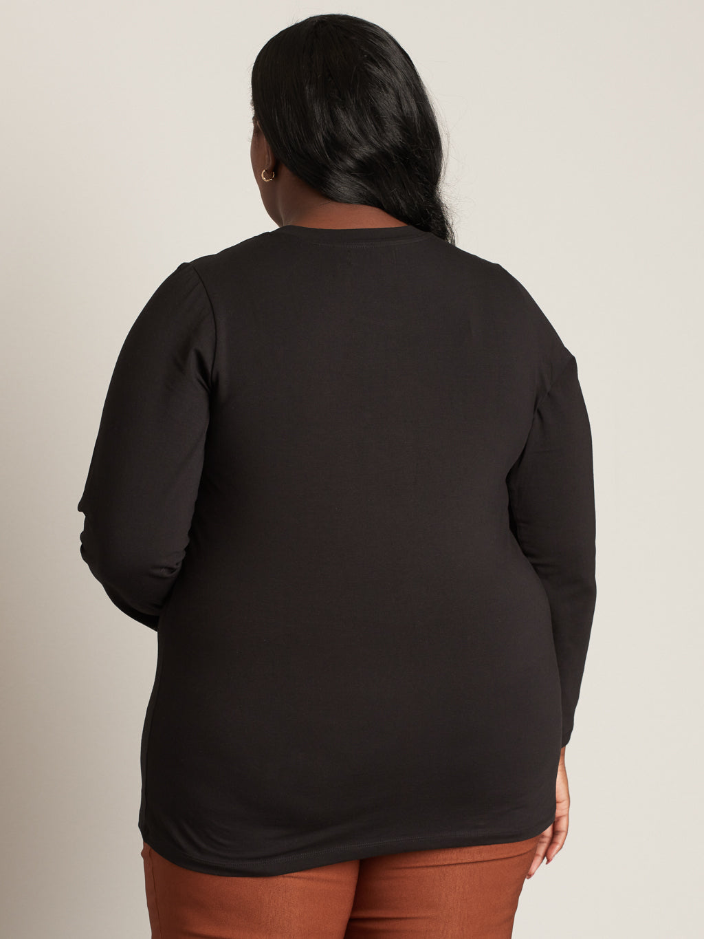 Long-sleeve semi-fitted t-shirt